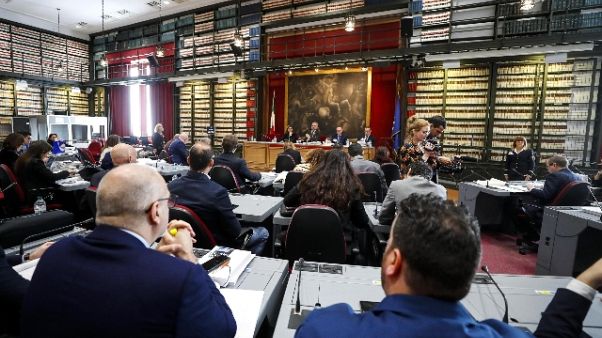 Opposizioni, Tria torni spiegare Manovra Opposizioni, Tria torni spiegare Manovra