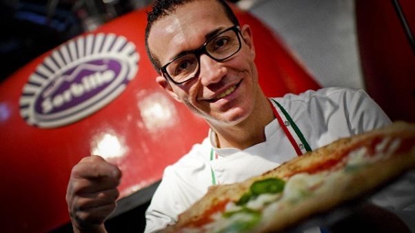 Koulibaly: pizzaiolo Sorbillo è 'nero' Koulibaly: pizzaiolo Sorbillo è 'nero'