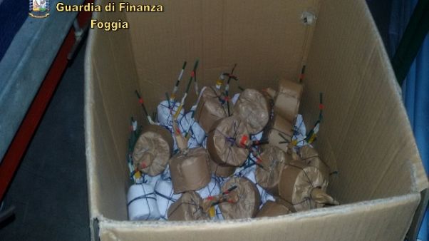 Gdf sequestra 40mila 'botti' pericolosi Gdf sequestra 40mila 'botti' pericolosi