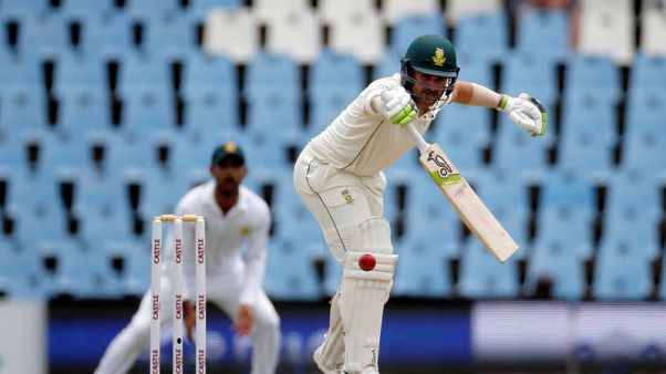 Lucky South Africa close in on win against Pakistan Lucky South Africa close in on win against Pakistan