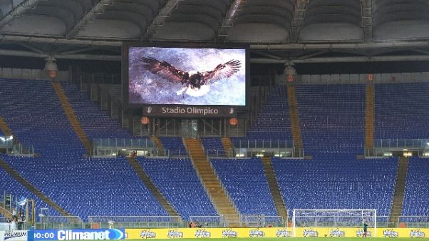 Tifoso morto: ultrà Lazio lasciano Curva Tifoso morto: ultrà Lazio lasciano Curva