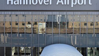 إعادة فتح مطار هانوفر بعد اعتقال شخص اقتحم منطقة الطائرات بسيارة