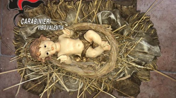 Incendia presepe in piazza, denunciato Incendia presepe in piazza, denunciato
