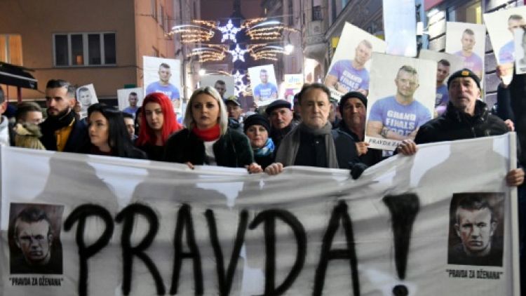 Bosnie: la police disperse des manifestants à Banja Luka