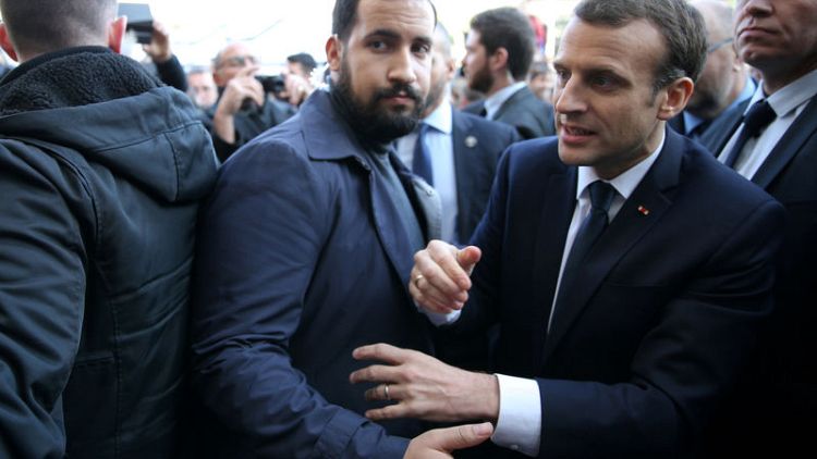 Fired bodyguard contradicts French presidency on Macron contacts