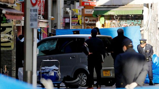 سيارة تصدم حشدا من المحتفلين بالعام الجديد في طوكيو وإصابة ثمانية سيارة تصدم حشدا من المحتفلين بالعام الجديد في طوكيو وإصابة ثمانية