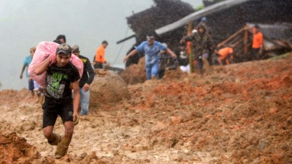 Glissement de terrain en Indonésie: au moins 15 morts, des dizaines de disparus Glissement de terrain en Indonésie: au moins 15 morts, des dizaines de disparus