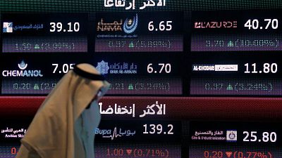 البورصة السعودية تتراجع وسط تعاملات ضعيفة