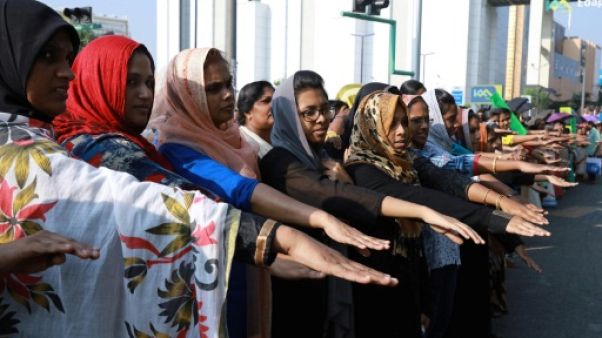 Inde : chaîne humaine pour autoriser les femmes à entrer dans un temple Inde : chaîne humaine pour autoriser les femmes à entrer dans un temple