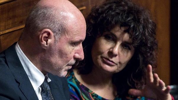 M5S, Nugnes: uno vale uno? Mi sbagliavo M5S, Nugnes: uno vale uno? Mi sbagliavo