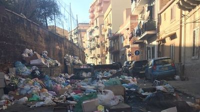 Periferie Palermo, ancora cumuli rifiuti
