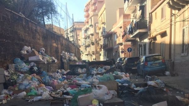 Periferie Palermo, ancora cumuli rifiuti Periferie Palermo, ancora cumuli rifiuti