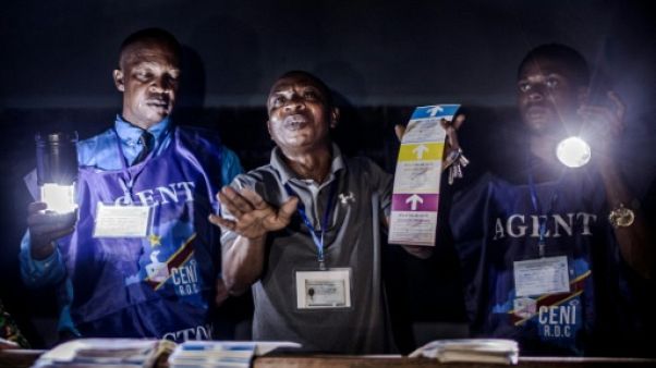 Comptage des votes dans une école de Kinshasa le 30 décembre 2018 Comptage des votes dans une école de Kinshasa le 30 décembre 2018