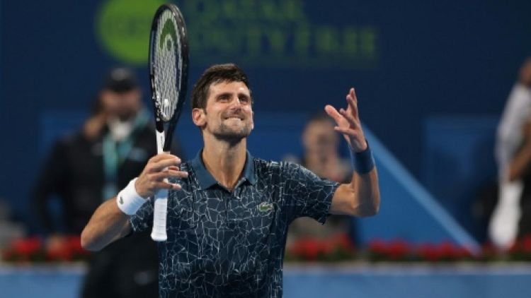 Doha: Djokovic se qualifie dans la douleur pour les quarts de finale