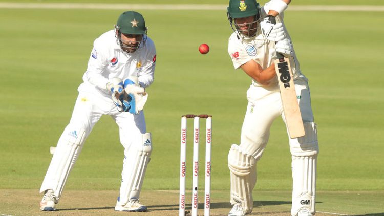 South Africa on top after Pakistan bowled out easily