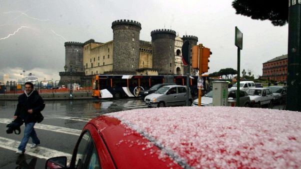 Fiocchi neve su scavi Pompei e a Napoli Fiocchi neve su scavi Pompei e a Napoli