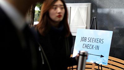 طلبات إعانة البطالة الأمريكية تزيد أكثر من المتوقع