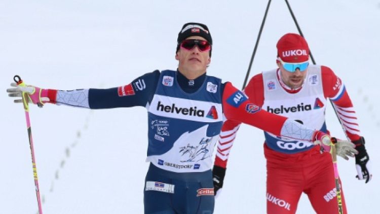 Tour de ski: Klaebo s'impose sur la poursuite et reste en tête du général