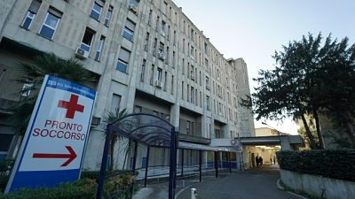 Formiche su volto donna ospedale Napoli Formiche su volto donna ospedale Napoli