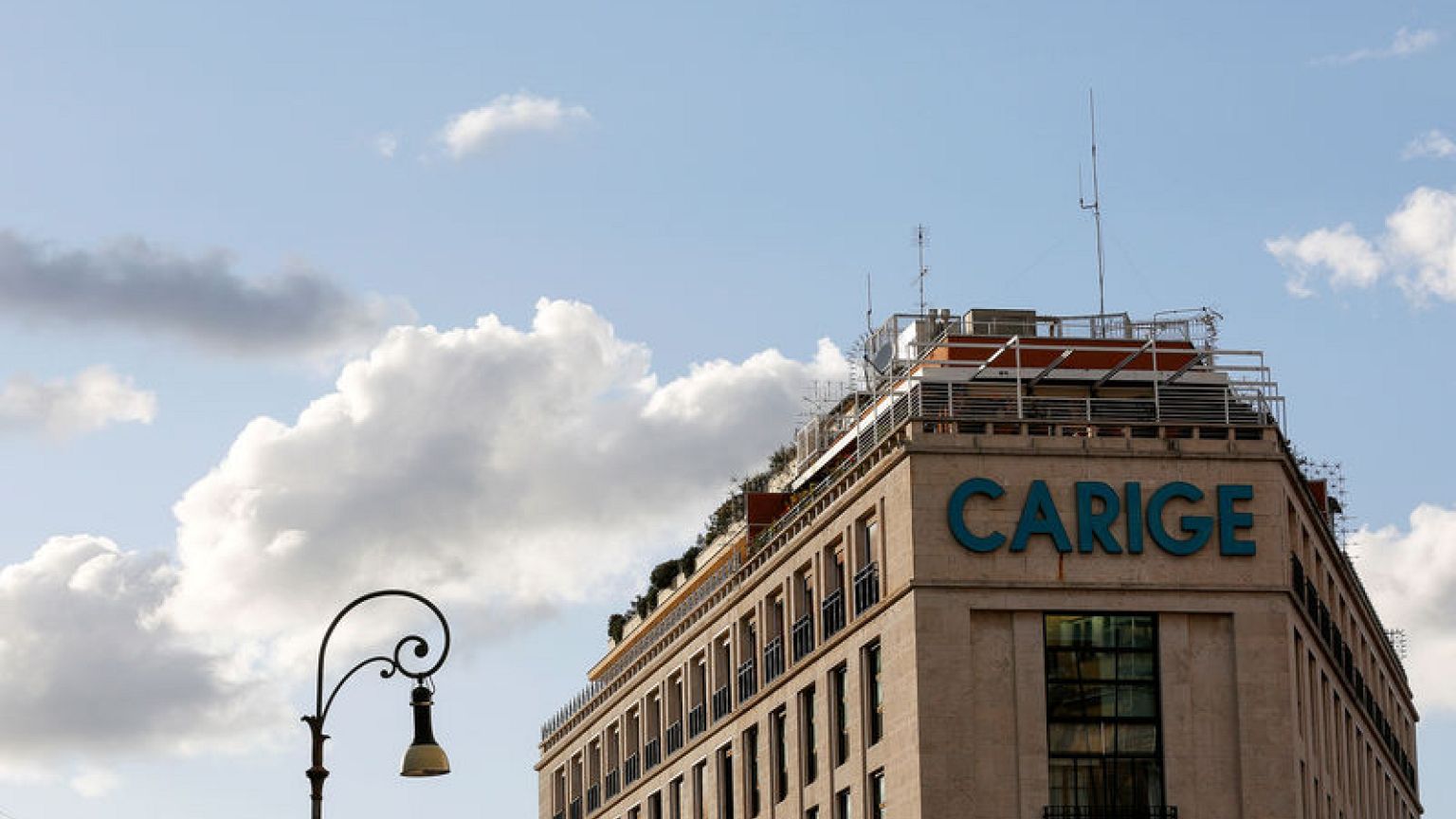 Italy's Carige in early talks with Treasury over bad loans - source