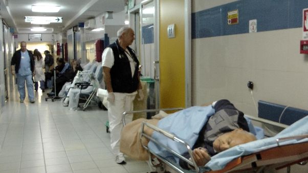 Cade da letto ospedale e muore, autopsia Cade da letto ospedale e muore, autopsia