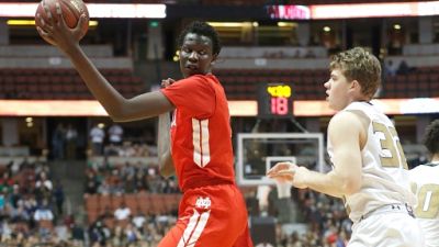 Bol Bol, le 4 mars 2017 à Anaheim, en Californie Bol Bol, le 4 mars 2017 à Anaheim, en Californie