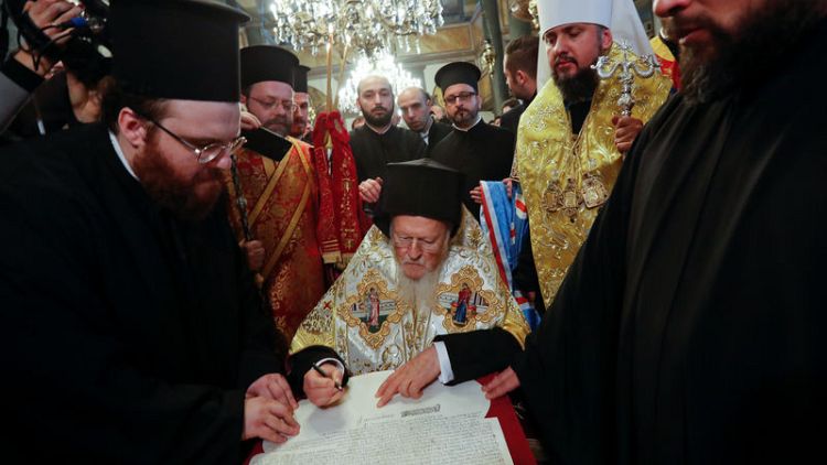 Ecumenical Patriarch signs decree granting Ukraine church independence