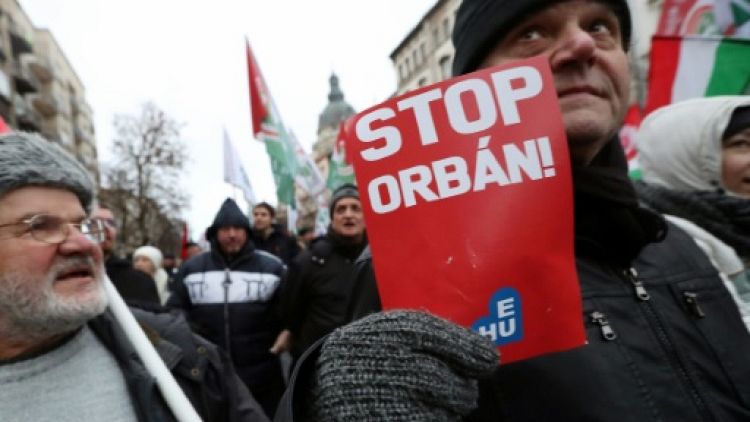 Hongrie: quelques milliers de manifestants pour la reprise du mouvement anti-Orban