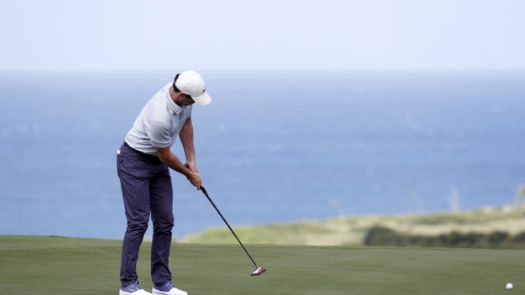 Woodland maintains lead, McIlroy in pursuit in Hawaii
