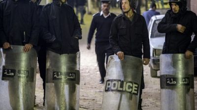 Egypte: un policier tué en tentant de désamorcer une bombe devant une église Egypte: un policier tué en tentant de désamorcer une bombe devant une église