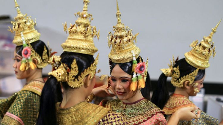 رقصة تقليدية كمبودية تنجو من الخمير الحمر وتصل إلى قائمة اليونسكو