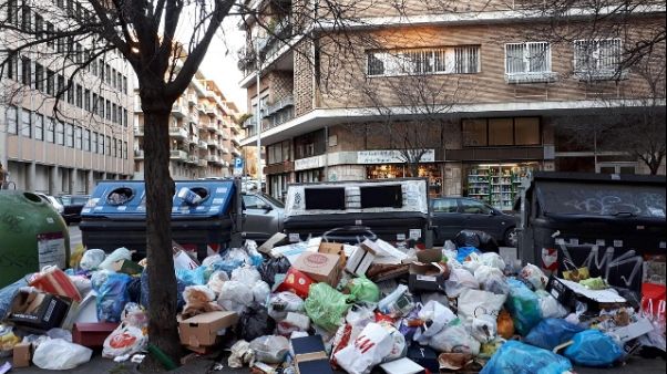 Rifiuti: Presidi, scuole Roma aperte Rifiuti: Presidi, scuole Roma aperte
