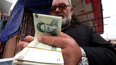 وكالة: المركزي الإيراني يقترح حذف 4 أصفار من العملة المتهاوية