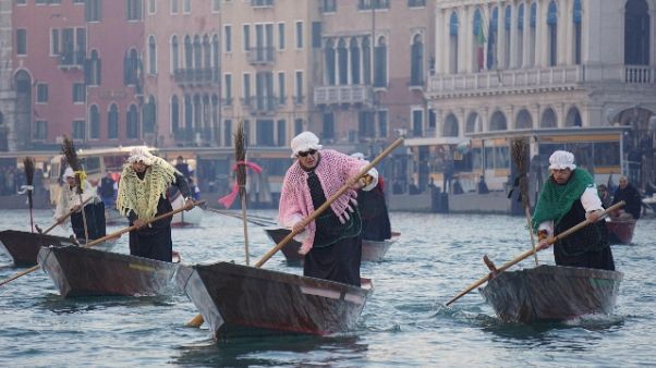 Regata Befane in Canal Grande a Venezia Regata Befane in Canal Grande a Venezia