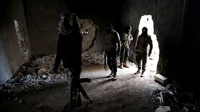 انتشار مقاتلين من المعارضة السورية المسلحة المدعومة من تركيا لصد المتشددين انتشار مقاتلين من المعارضة السورية المسلحة المدعومة من تركيا لصد المتشددين