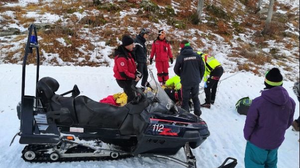 Bimba cade sugli sci, soccorsa da Cc Bimba cade sugli sci, soccorsa da Cc