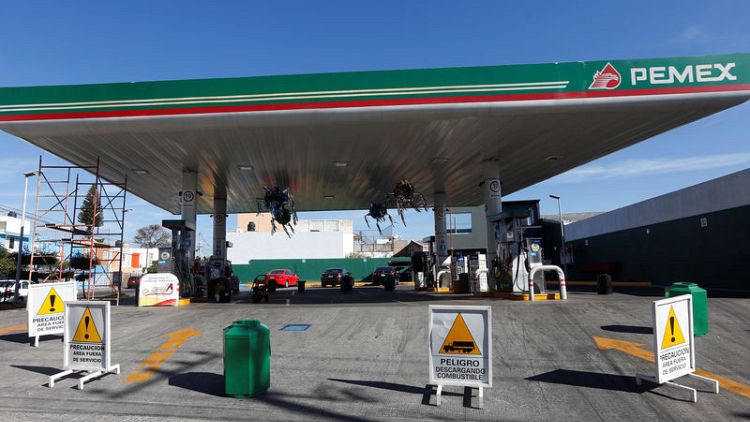 Mexico offensive against fuel theft leaves motorists stranded