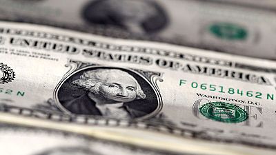 الدولار يهبط وسط مراهنات على أن مجلس الاحتياطي سيتوقف عن رفع الفائدة