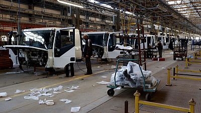 تكاليف الاستيراد تخنق الإنتاج في مصنع الشاحنات الوحيد بليبيا