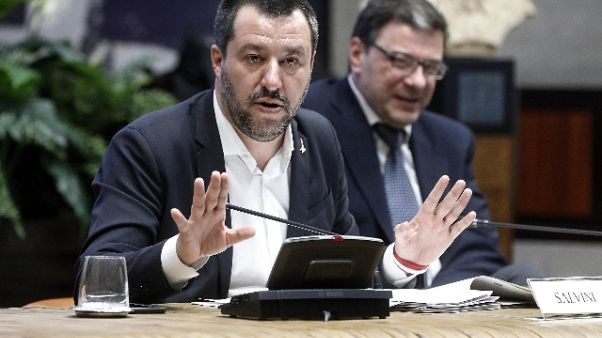 Migranti, Salvini: "Non sbarca nessuno" Migranti, Salvini: "Non sbarca nessuno"