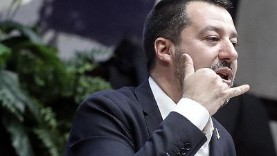 Migranti-reddito, Salvini minaccia crisi Migranti-reddito, Salvini minaccia crisi