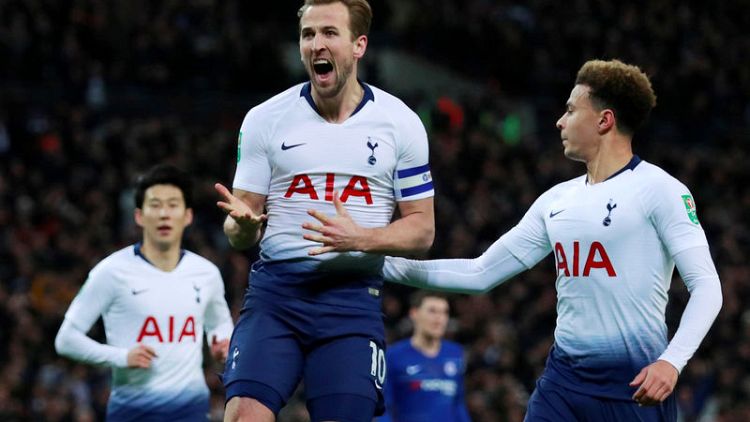 Kane penalty gives Tottenham edge over Chelsea