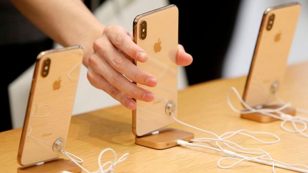 Apple cuts first-quarter production plan for new iPhones by 10 percent - Nikkei Apple cuts first-quarter production plan for new iPhones by 10 percent - Nikkei