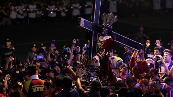 Filipinos display Catholic devotion in Black Nazarene procession Filipinos display Catholic devotion in Black Nazarene procession
