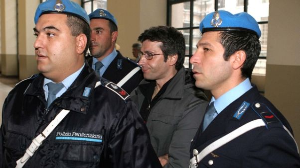 Erra chiederà revisione processo Erra chiederà revisione processo