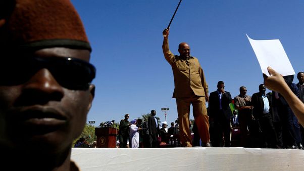 البشير يتعهد بالبقاء في السلطة مع تصاعد الاحتجاجات في السودان البشير يتعهد بالبقاء في السلطة مع تصاعد الاحتجاجات في السودان