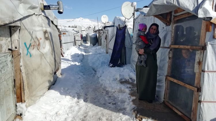 عواصف رعدية وأمطار غزيرة وثلوج تدمر خيام اللاجئين في لبنان
