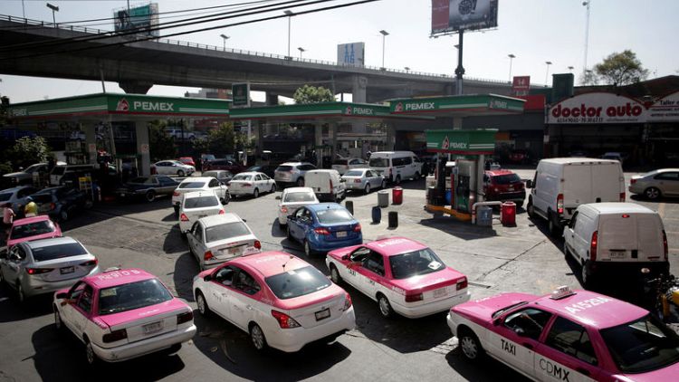 Mexican fuel shortage worries industry as lines grow in capital