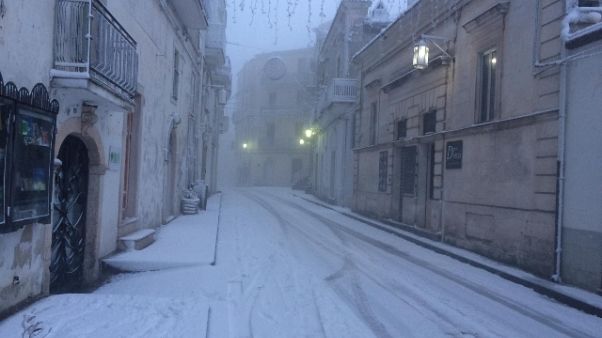 Neve a quota 700 metri nel Foggiano Neve a quota 700 metri nel Foggiano