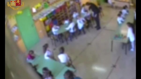 Bimbi maltrattati, sospese maestre asilo Bimbi maltrattati, sospese maestre asilo